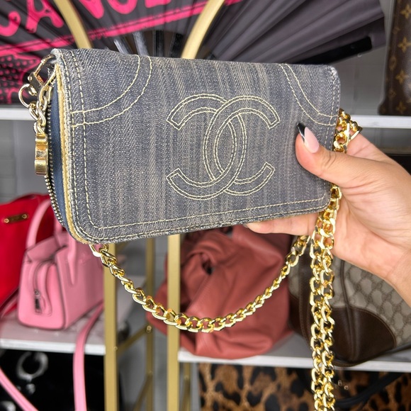 CHANEL CC Denim Zip Around Wallet w/ unbranded gold chain - Picture 4 of 14